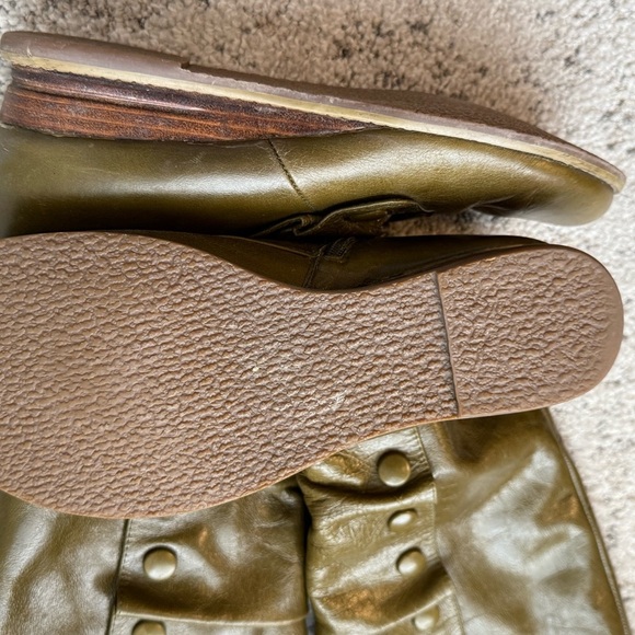 Miz Mooz size 9 mint near new condition bright olive Green Buttoned Heeled Boots - Picture 2 of 15